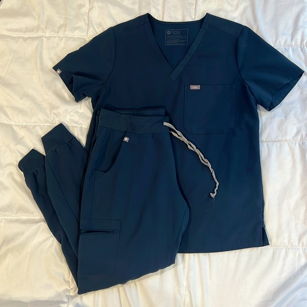 Figs technical collection scrub set